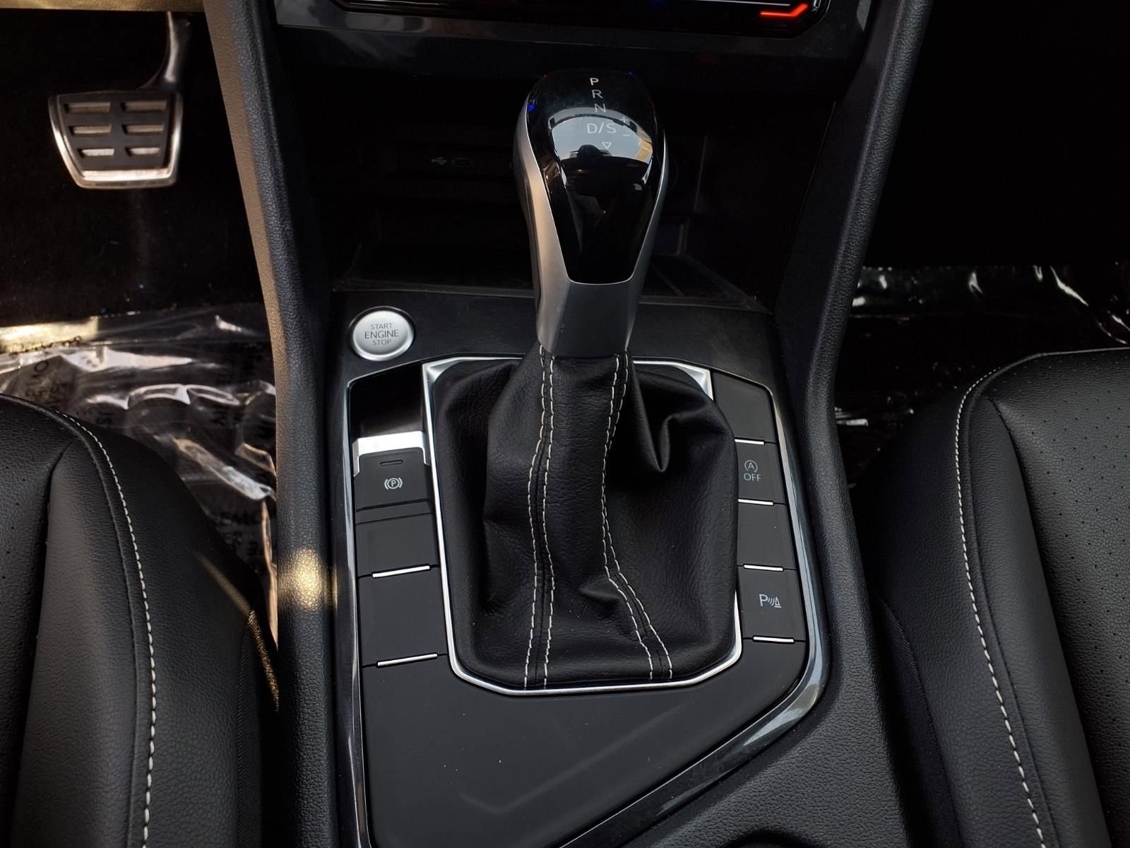 Certified 2023 Volkswagen Tiguan SE R-Line FWD image 13