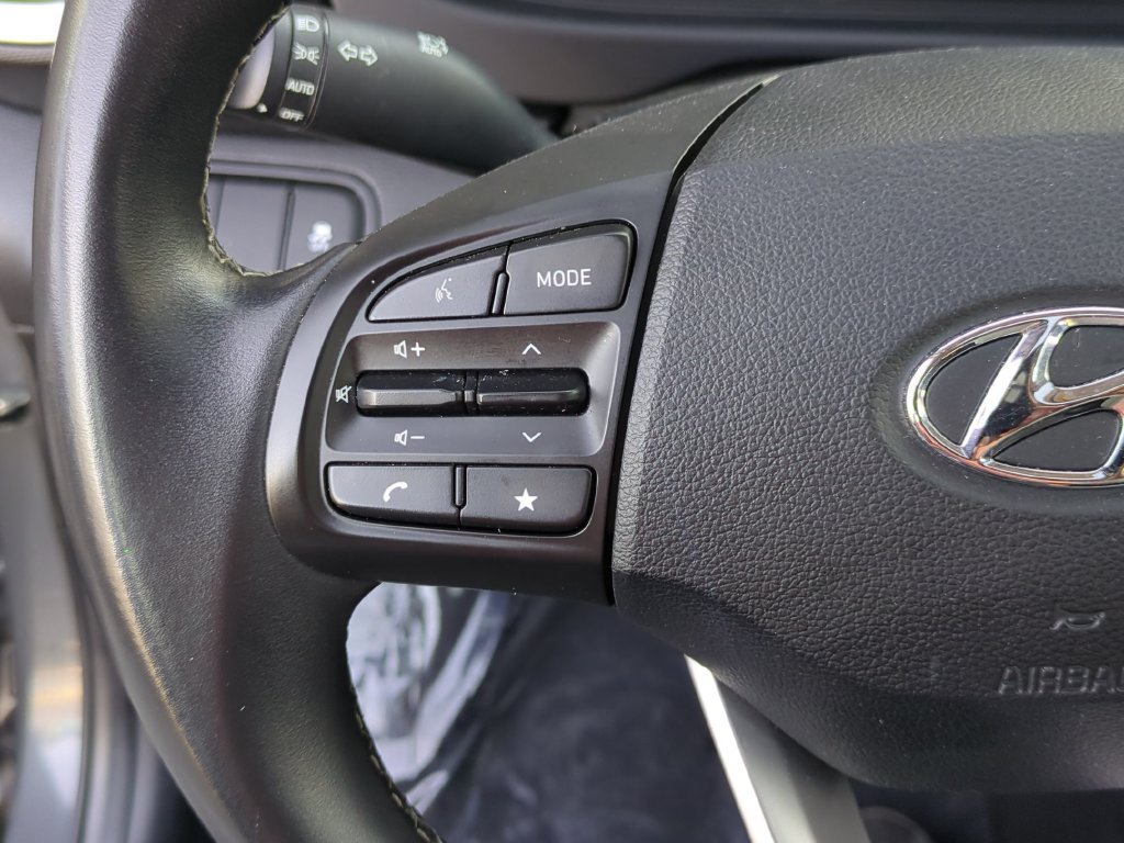 Certified 2025 Hyundai Venue SEL FWD image 25
