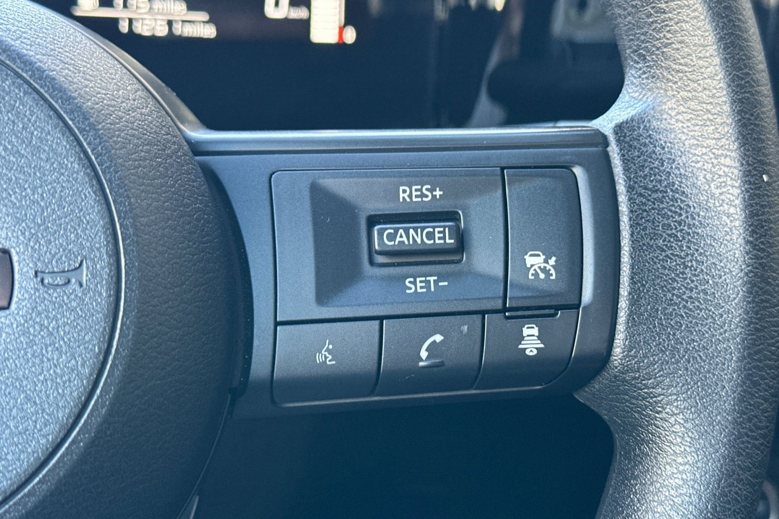 Used 2025 Nissan Kicks S image 31