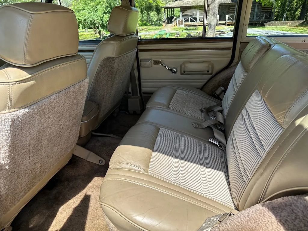 Used 1989 Jeep Grand Wagoneer image 24