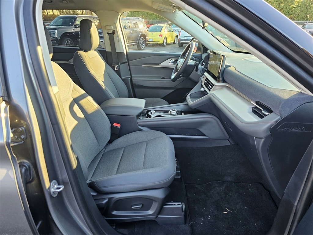 Used 2025 Ford Explorer Active image 31