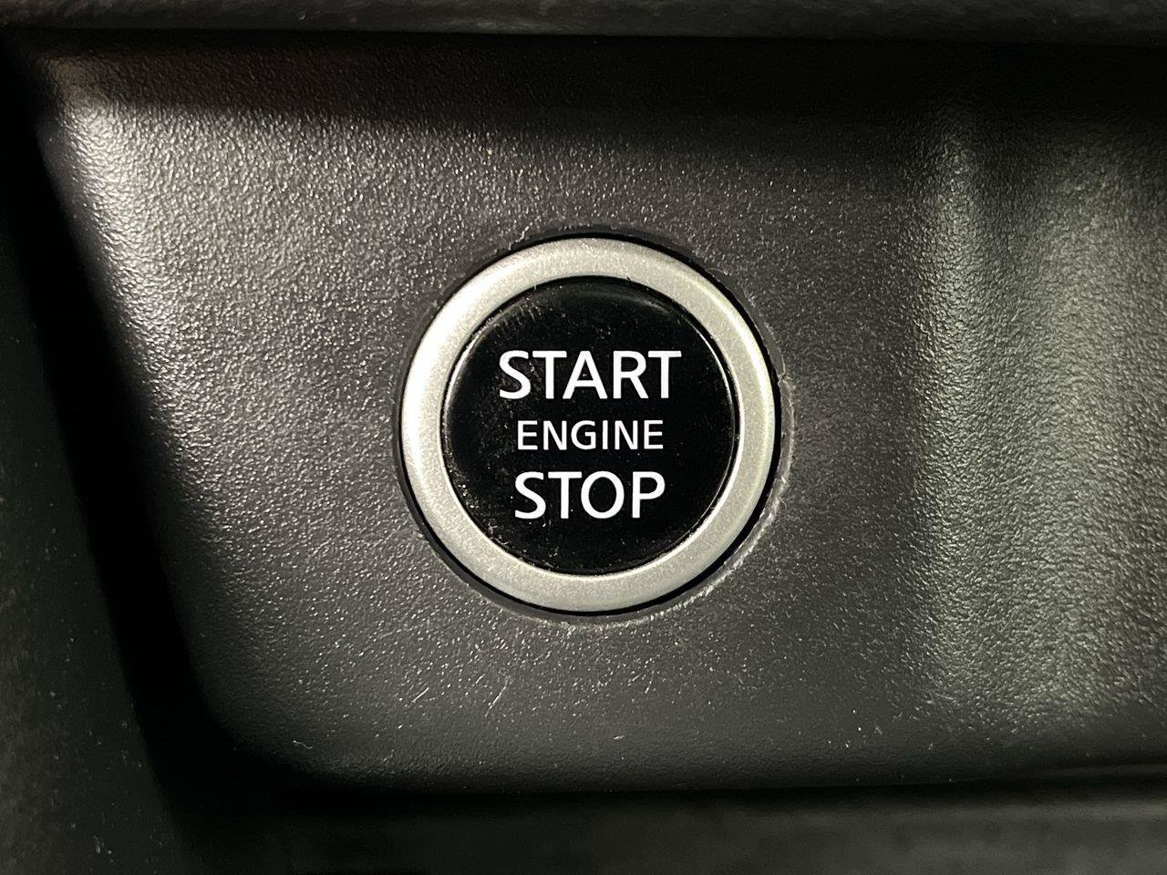 Used 2023 Nissan Rogue SV AWD/4WD image 19