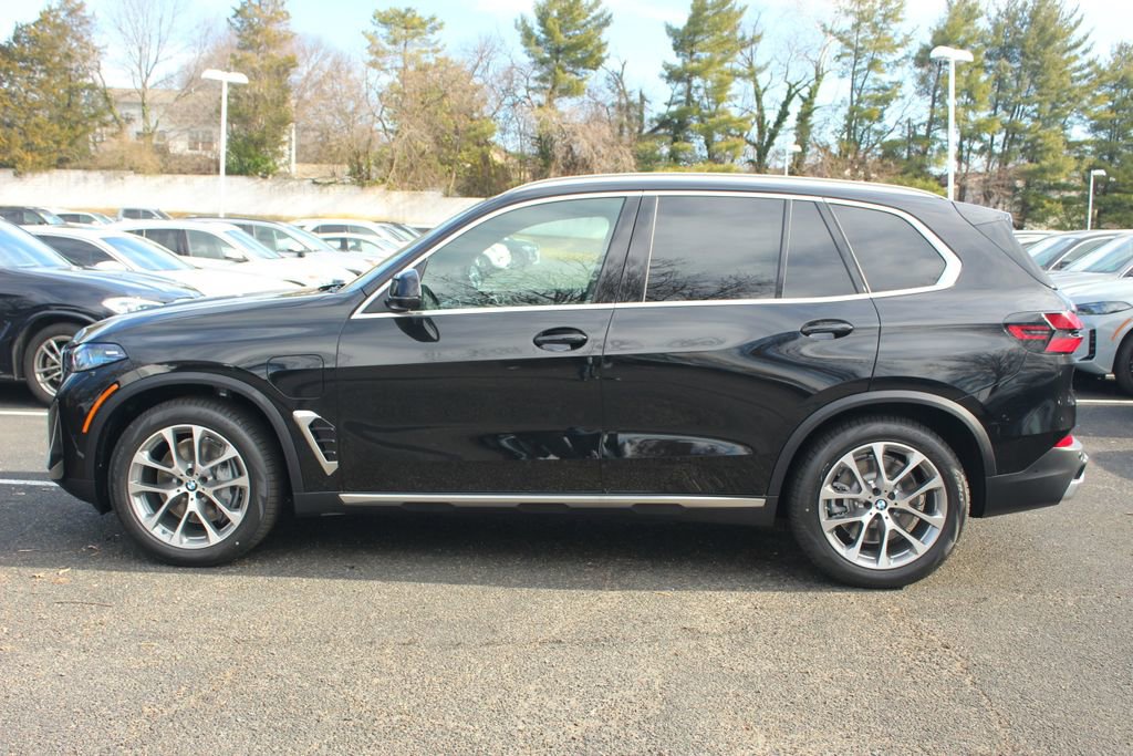 New 2026 BMW X5 xDrive50e image 4