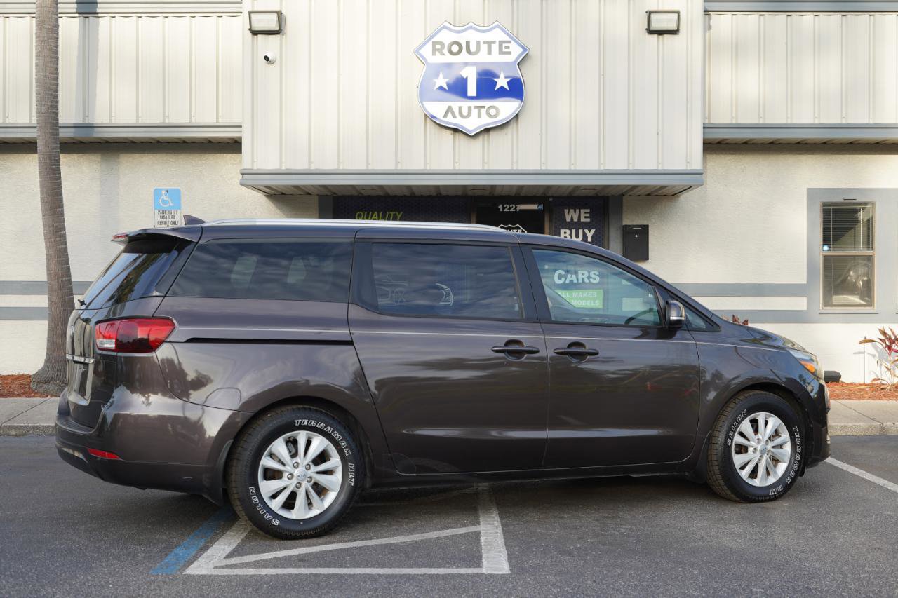 Used 2016 Kia Sedona LX FWD image 2