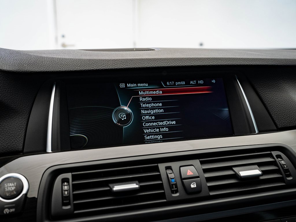 Used 2014 BMW 550i xDrive Sedan image 34