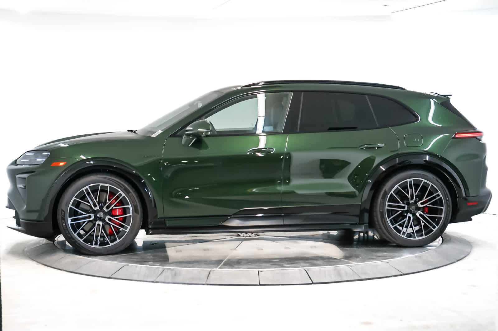 New 2026 Porsche Cayenne Turbo Electric AWD/4WD image 2