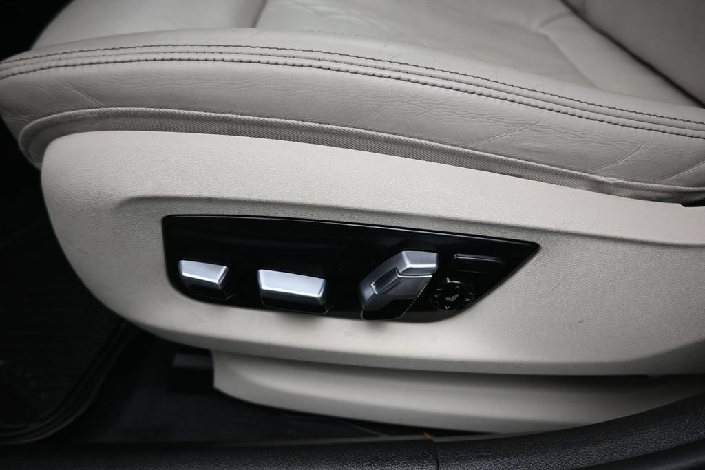 Used 2017 BMW 530i xDrive AWD/4WD image 14