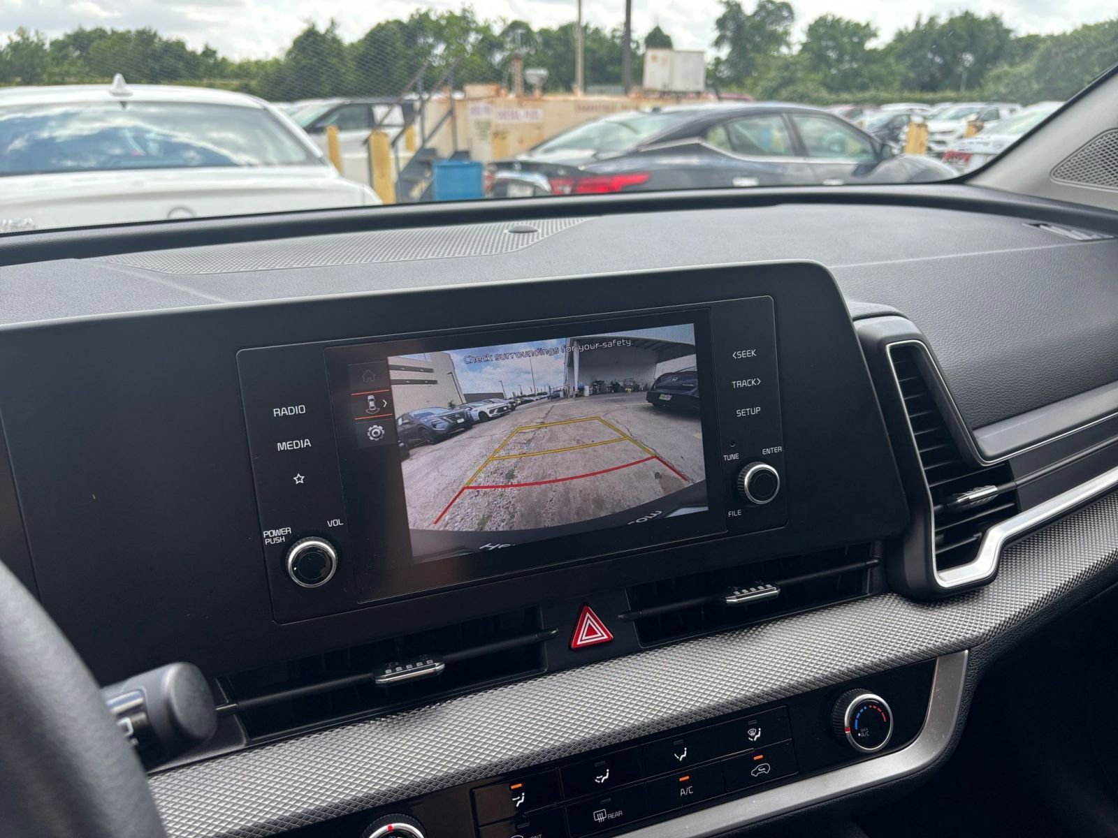 Used 2025 Kia Sportage LX image 23