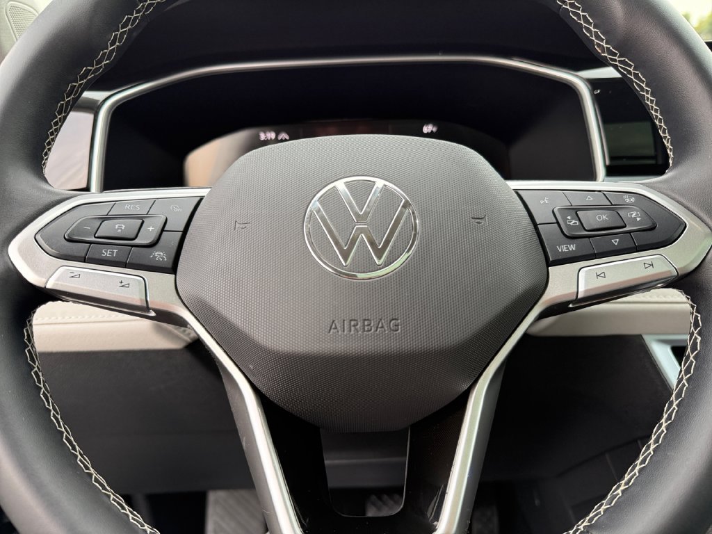 Used 2025 Volkswagen Taos SE w/ Panoramic Sunroof Package AWD/4WD image 20