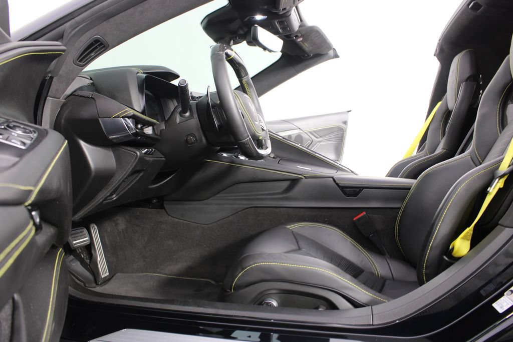 Used 2025 Chevrolet Corvette Z06 RWD image 11