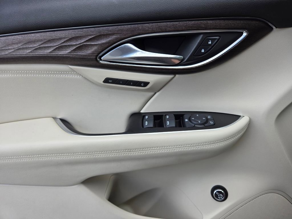 Used 2023 Buick Envision Avenir image 36