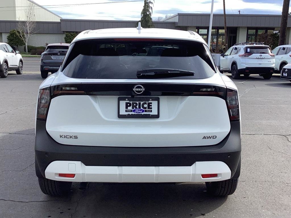 New 2025 Nissan Kicks SV image 4