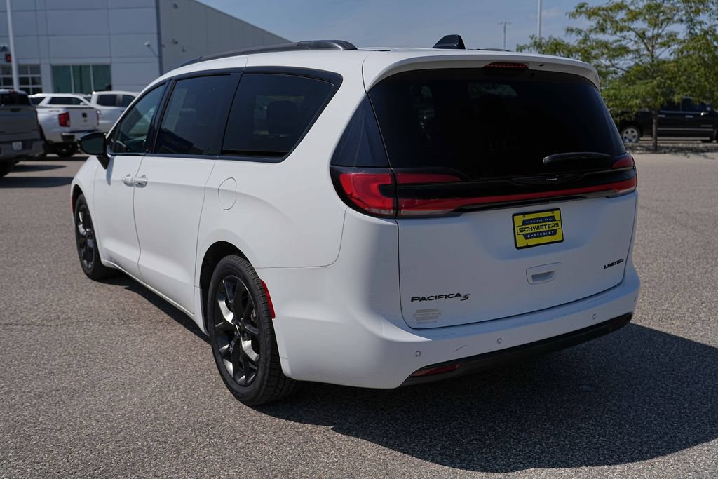 Used 2025 Chrysler Pacifica Limited FWD image 8