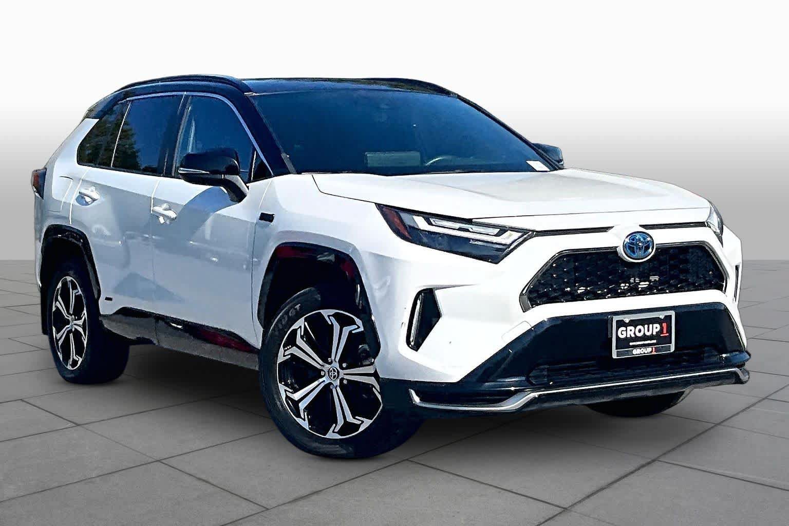 Used 2023 Toyota RAV4 XSE AWD/4WD image 3