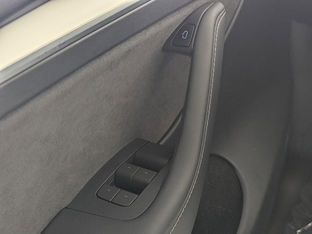 Used 2023 Tesla Model Y Long Range image 15