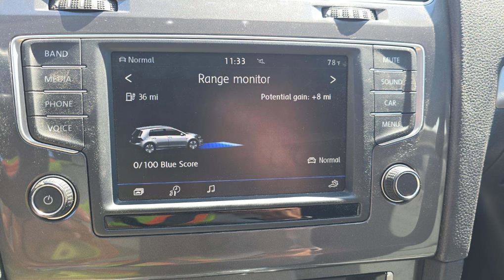 Used 2016 Volkswagen e-Golf SE FWD image 8
