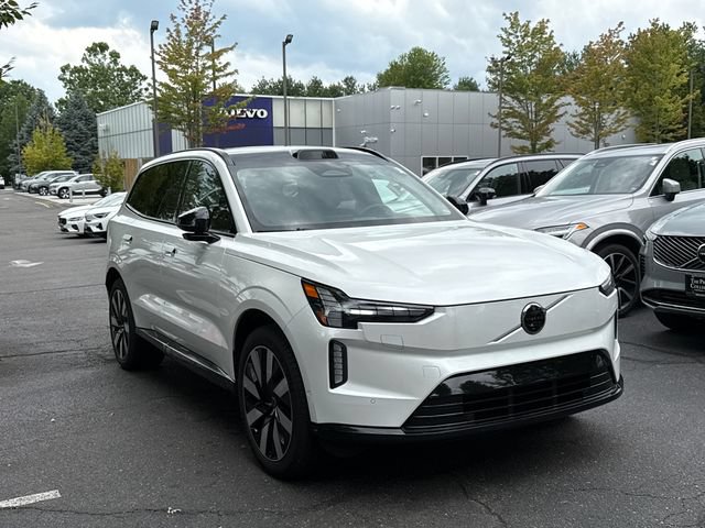 Certified 2025 Volvo EX90 Plus AWD/4WD image 5