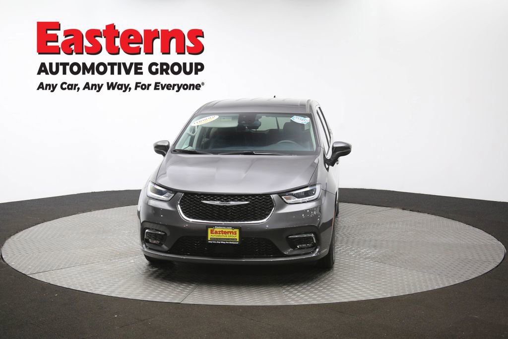 Used 2023 Chrysler Pacifica Touring-L image 57