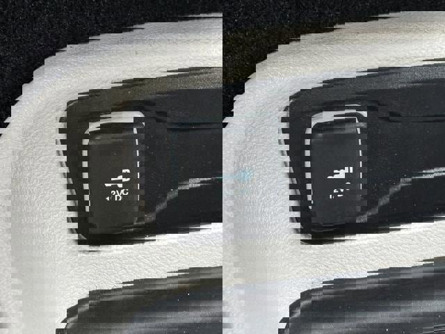 Used 2023 Chrysler Pacifica Touring-L image 24