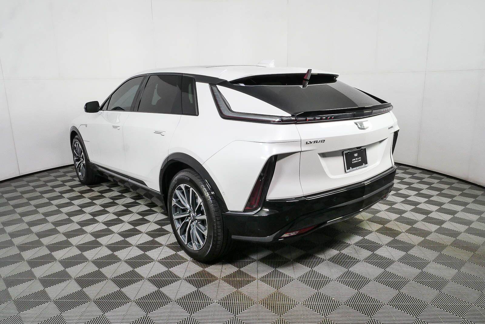 Used 2024 Cadillac Lyriq Sport AWD/4WD image 27