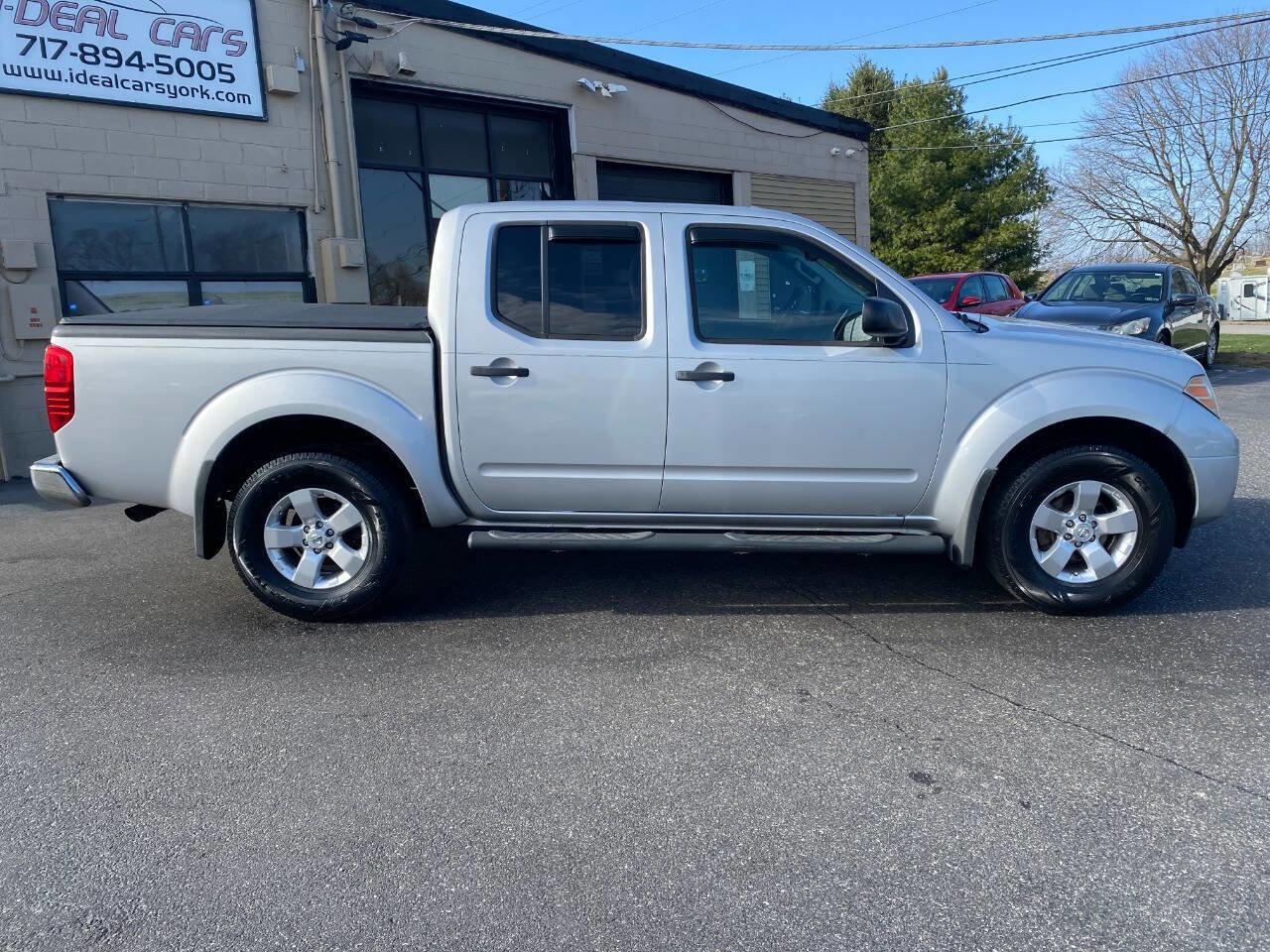 Used 2012 Nissan Frontier SV w/ SV Premium Utility Pkg image 2