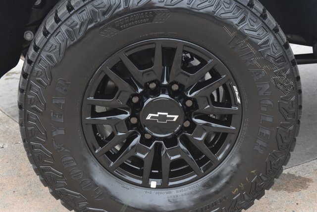 New 2026 Chevrolet Silverado 2500 ZR2 w/ LPO, Dark Essentials Package AWD/4WD image 9