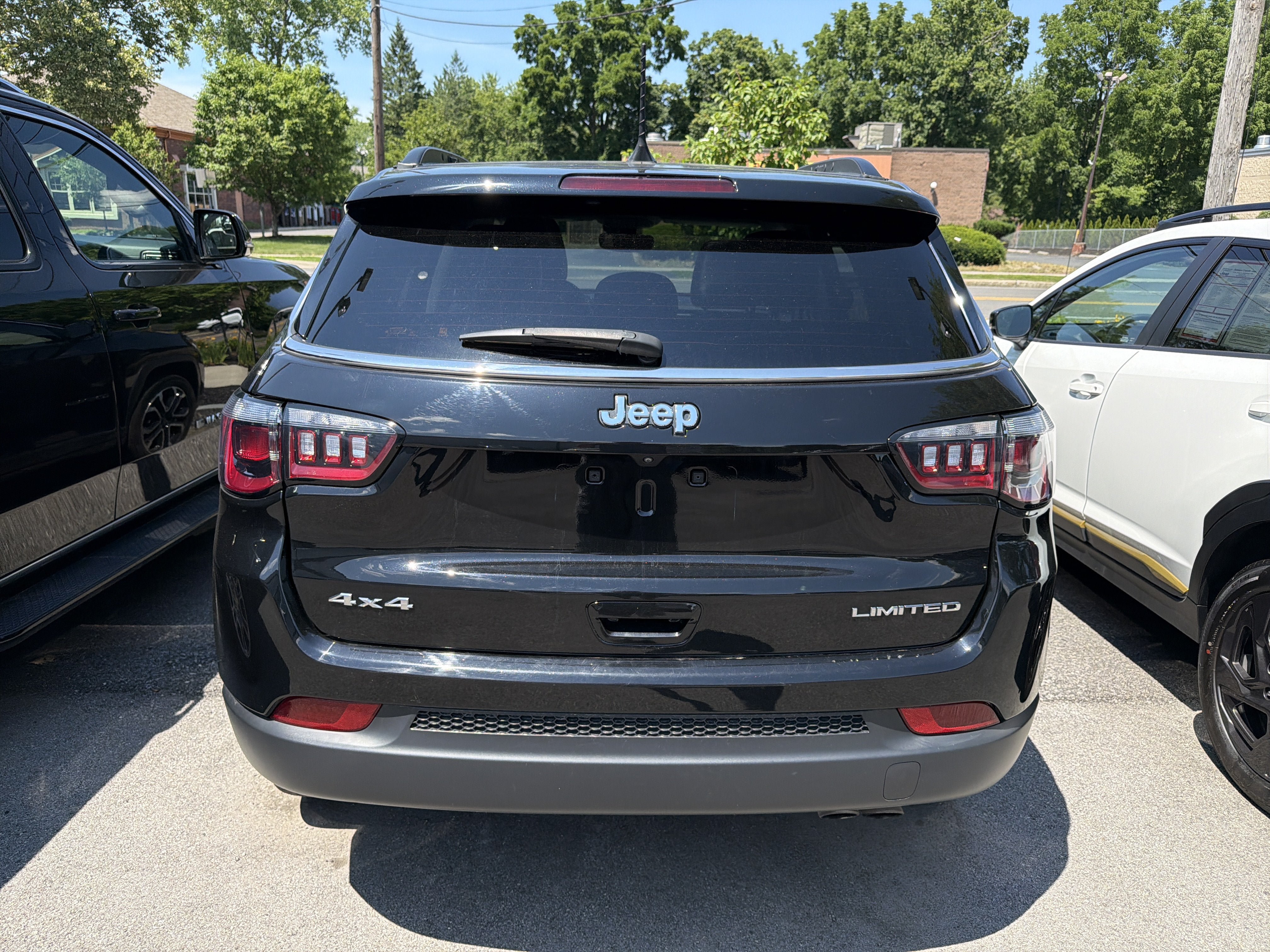 Used 2022 Jeep Compass Limited w/ Sun and Sound Group AWD/4WD image 6