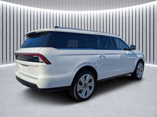 Used 2025 Lincoln Navigator L Reserve AWD/4WD image 3