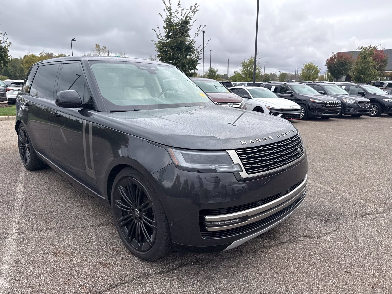 Used 2024 Land Rover Range Rover Long Wheelbase SE AWD/4WD image 3