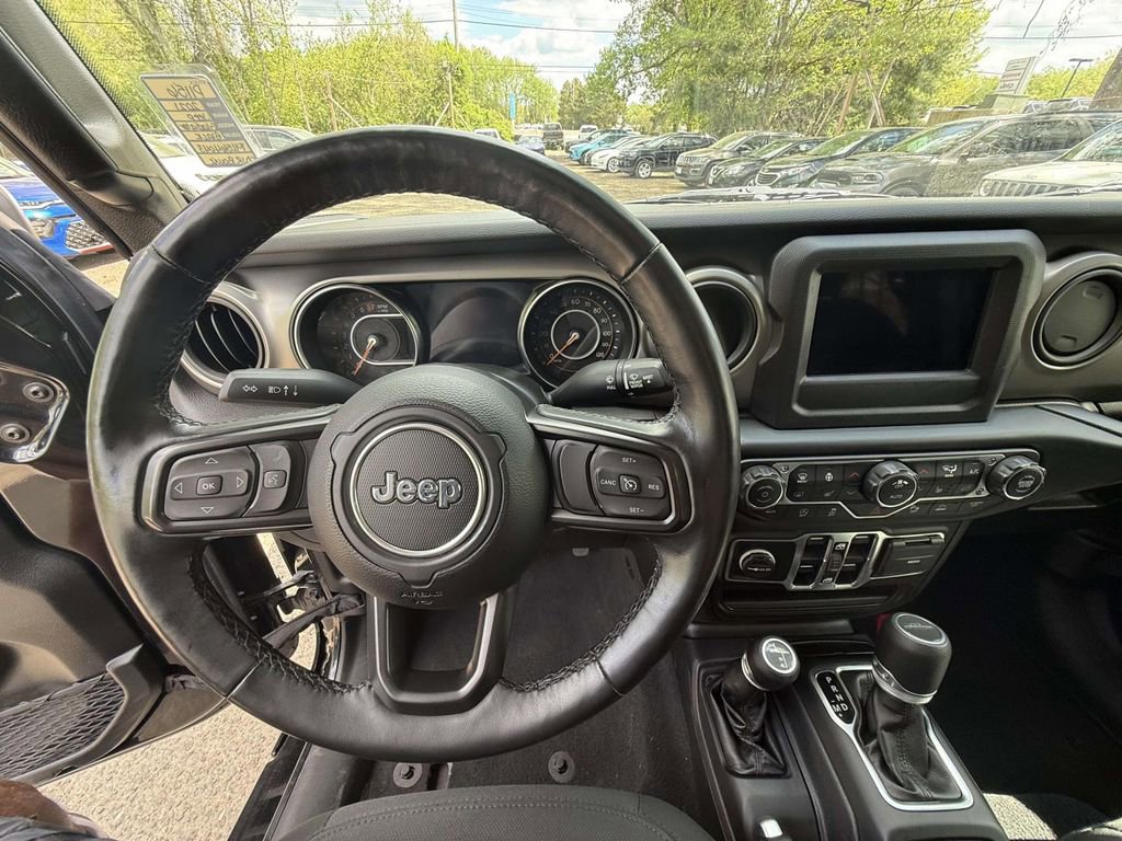 Used 2021 Jeep Gladiator Sport image 15