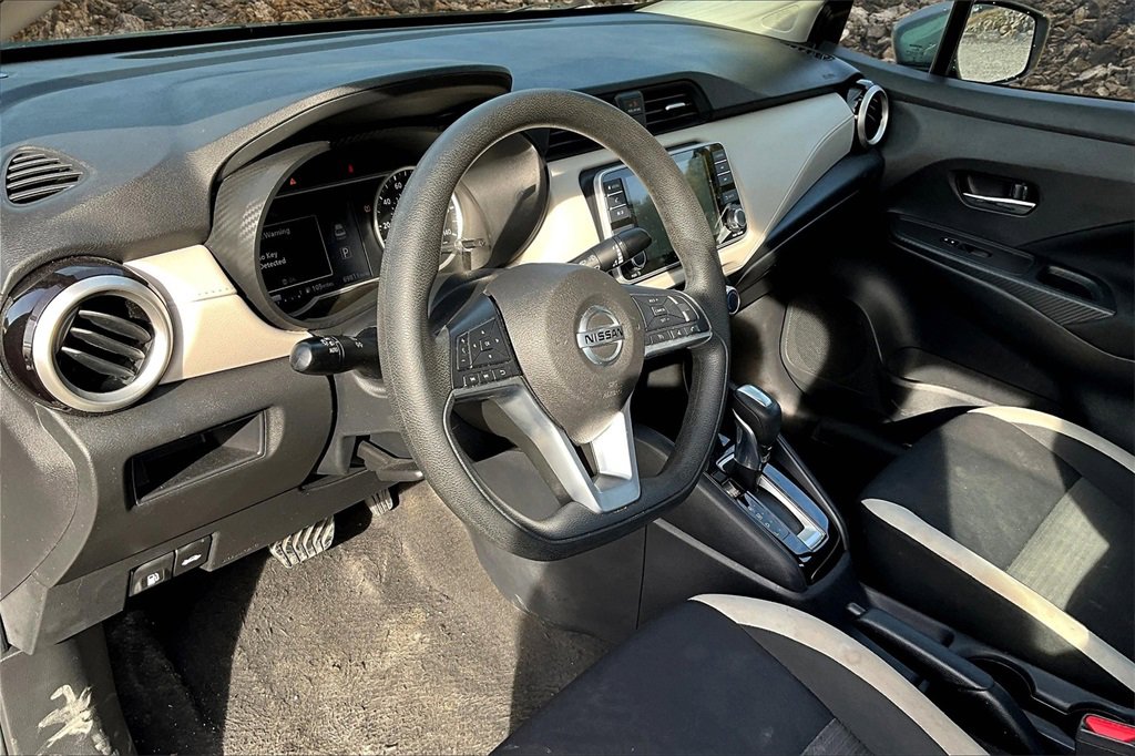 Used 2021 Nissan Versa SV image 12