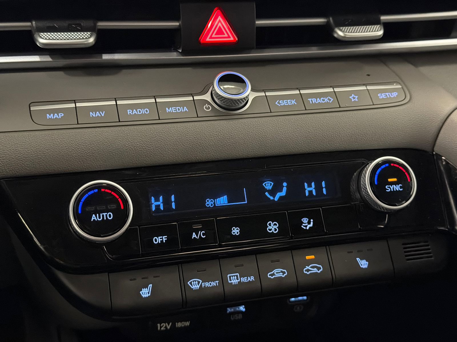 Used 2023 Hyundai Elantra SEL w/ Convenience Package image 24