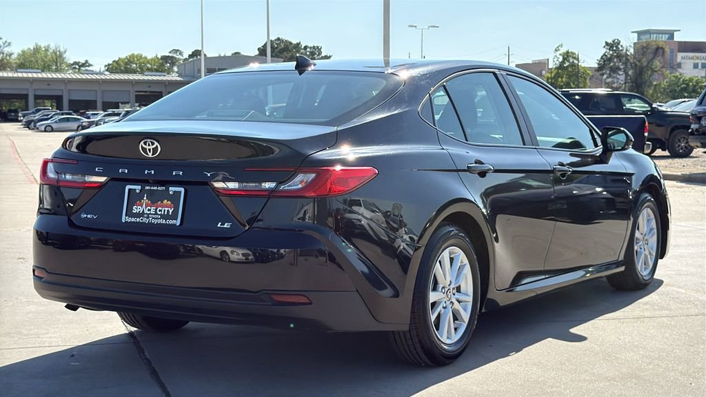Used 2025 Toyota Camry LE image 5
