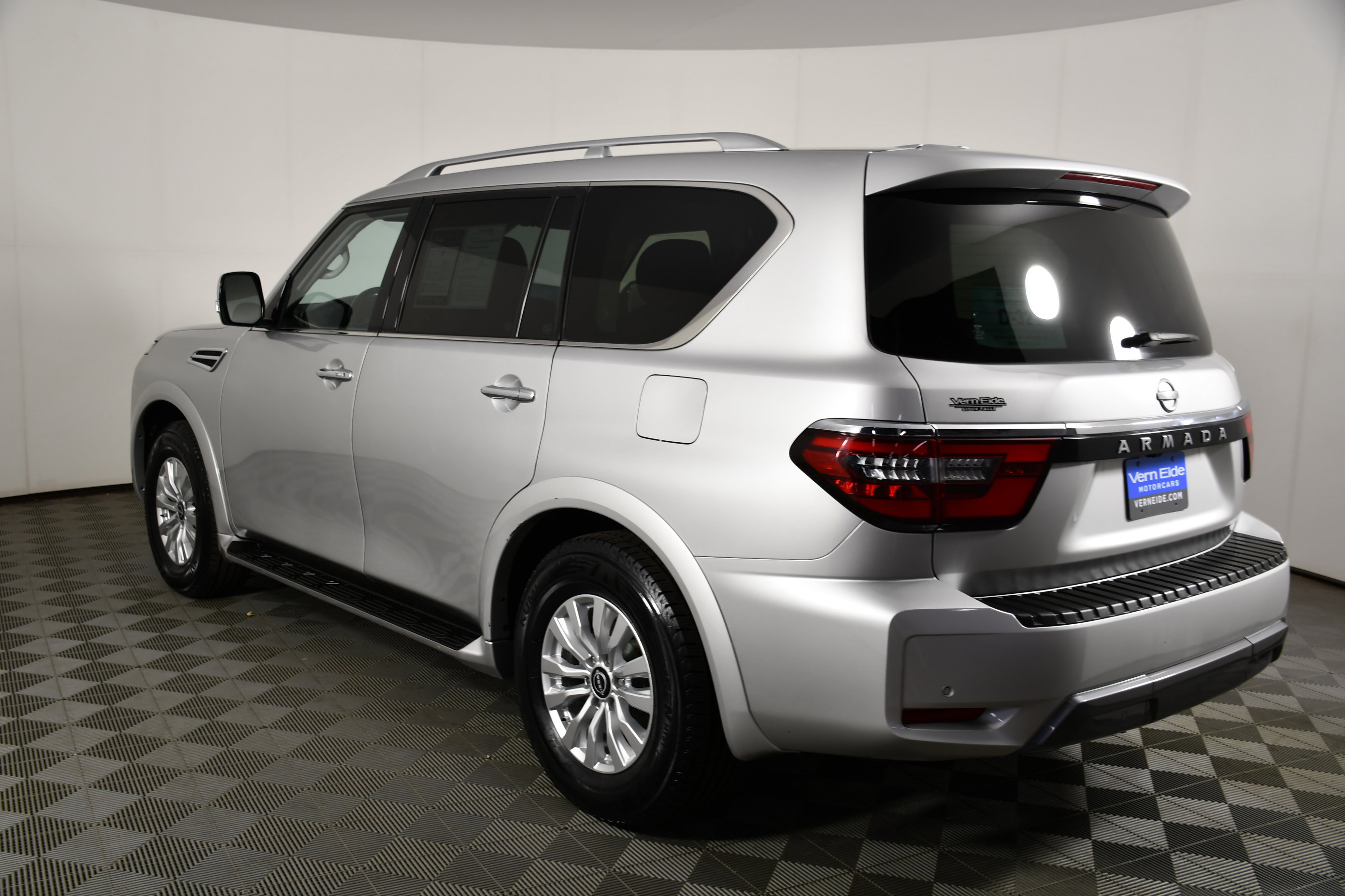 Used 2024 Nissan Armada SV image 8