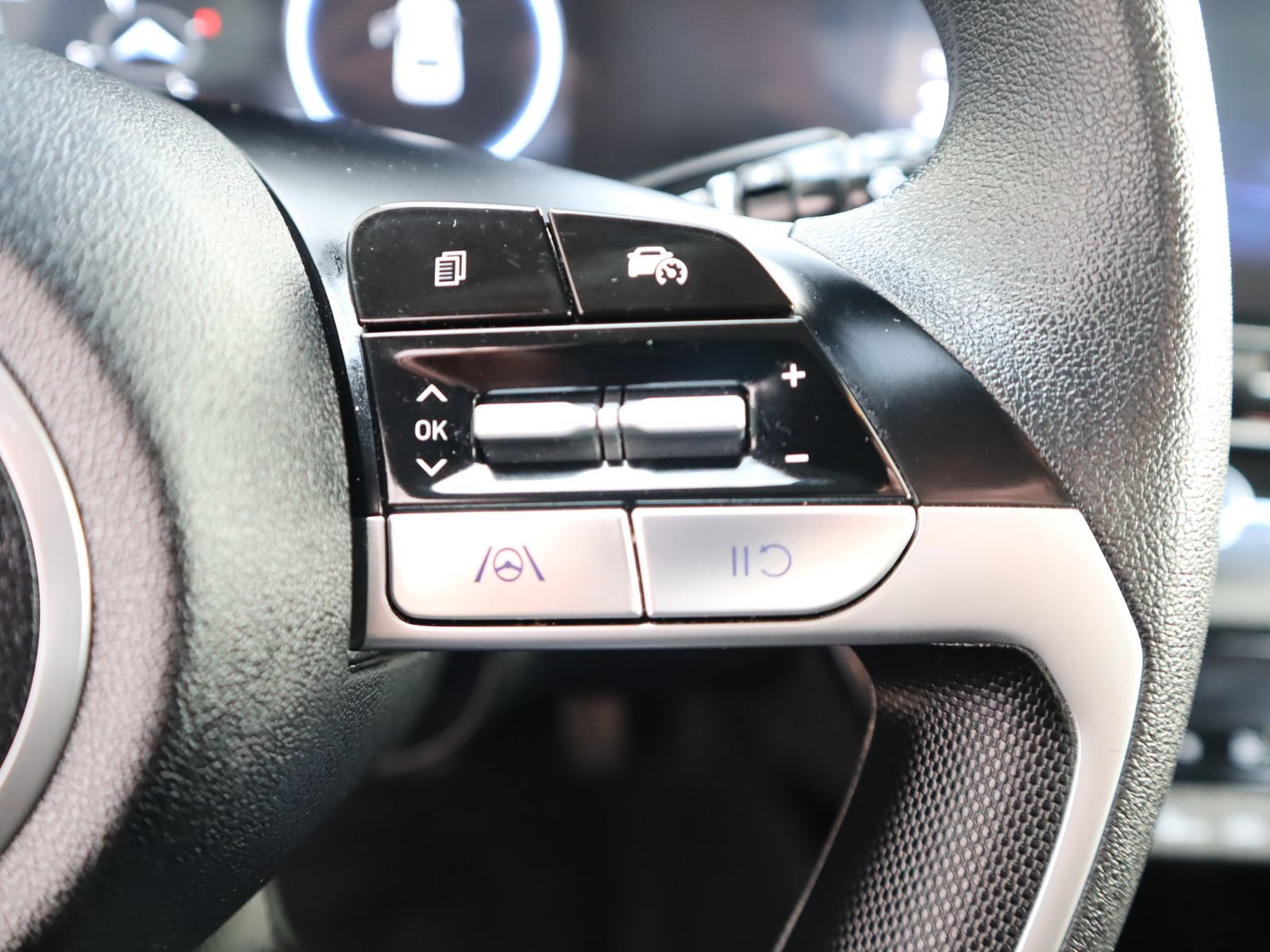 Used 2024 Hyundai Elantra SEL FWD image 29