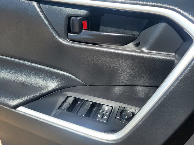 Used 2023 Toyota RAV4 LE AWD/4WD image 13