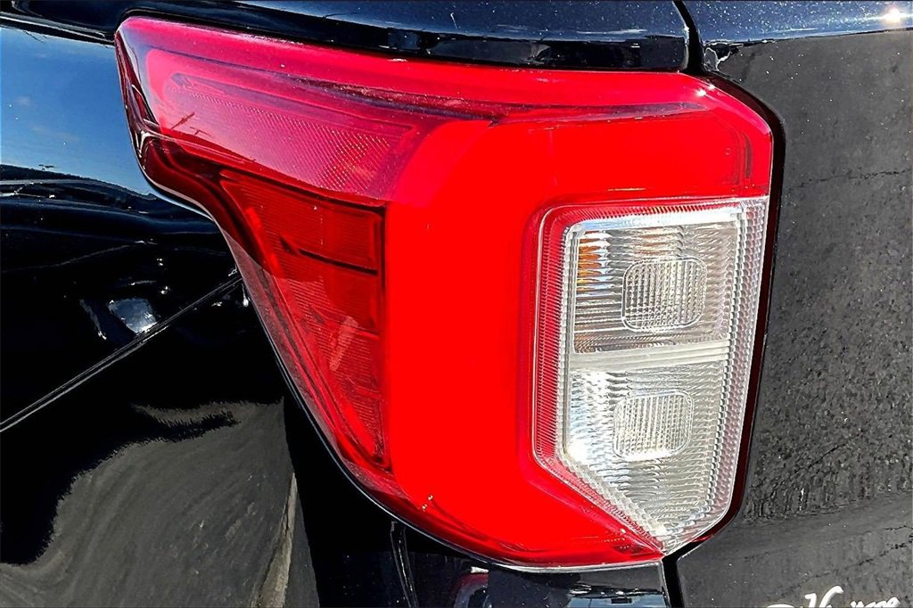Used 2023 Ford Explorer XLT image 22