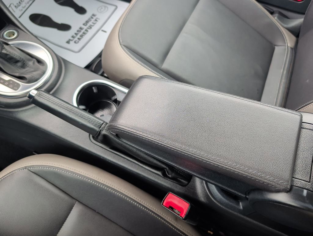 Used 2013 Volkswagen Beetle TDI image 16