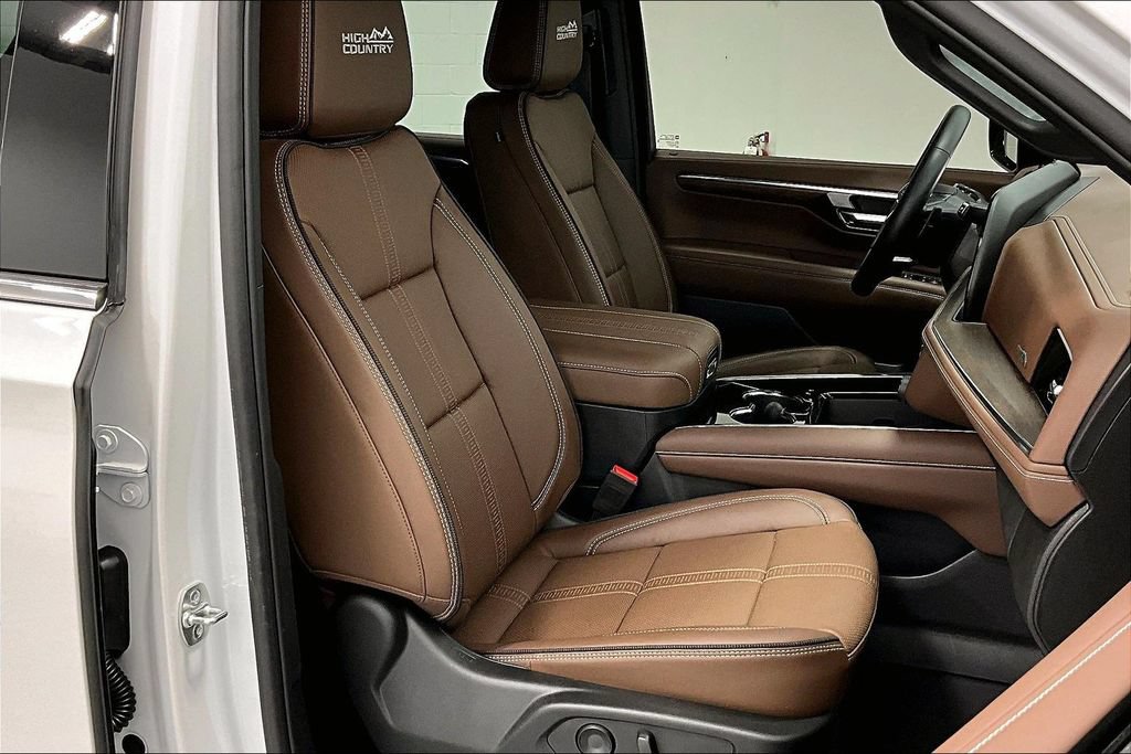 Used 2025 Chevrolet Tahoe High Country AWD/4WD image 9