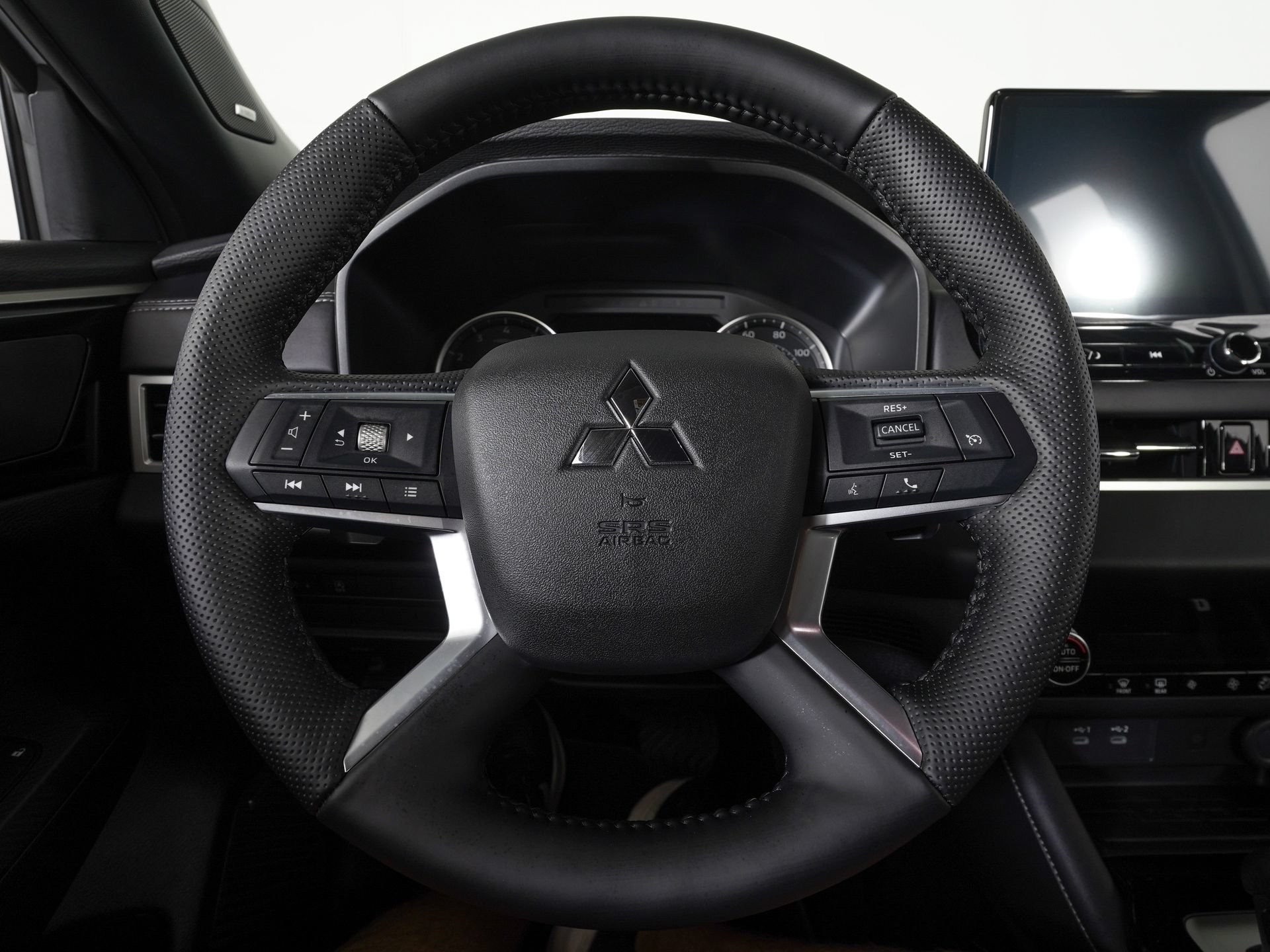 New 2026 Mitsubishi Outlander LE FWD image 12