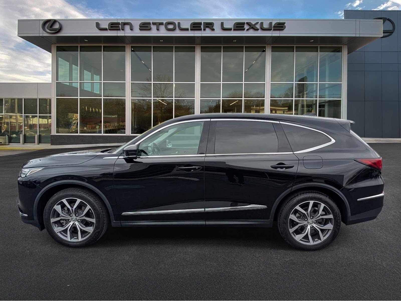 Used 2022 Acura MDX SH-AWD w/ Technology Package image 6