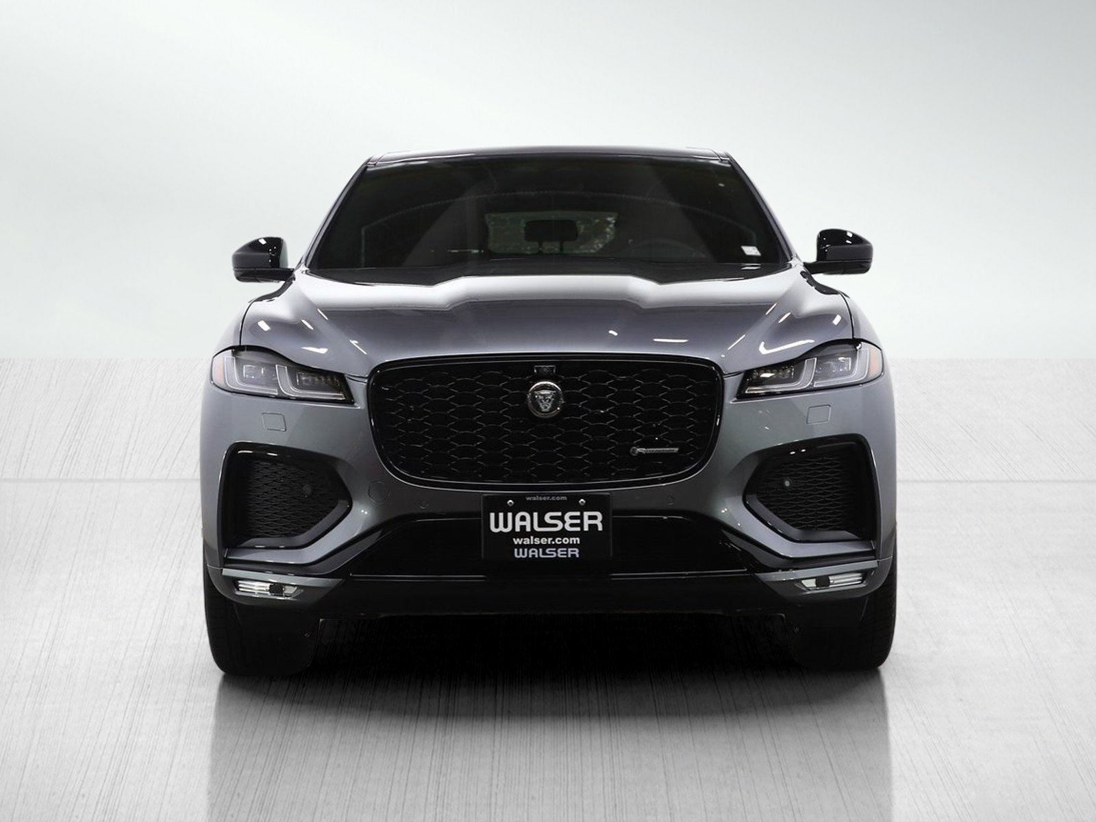 Used 2025 Jaguar F-PACE R-Dynamic S image 8