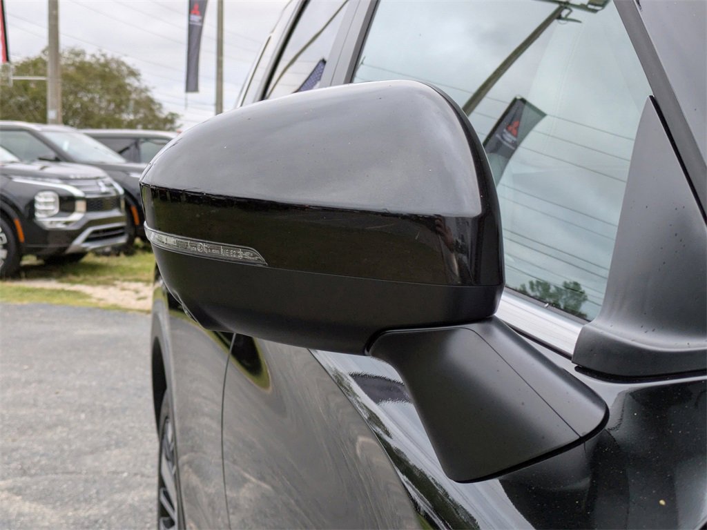 New 2025 Mitsubishi Outlander SE image 12