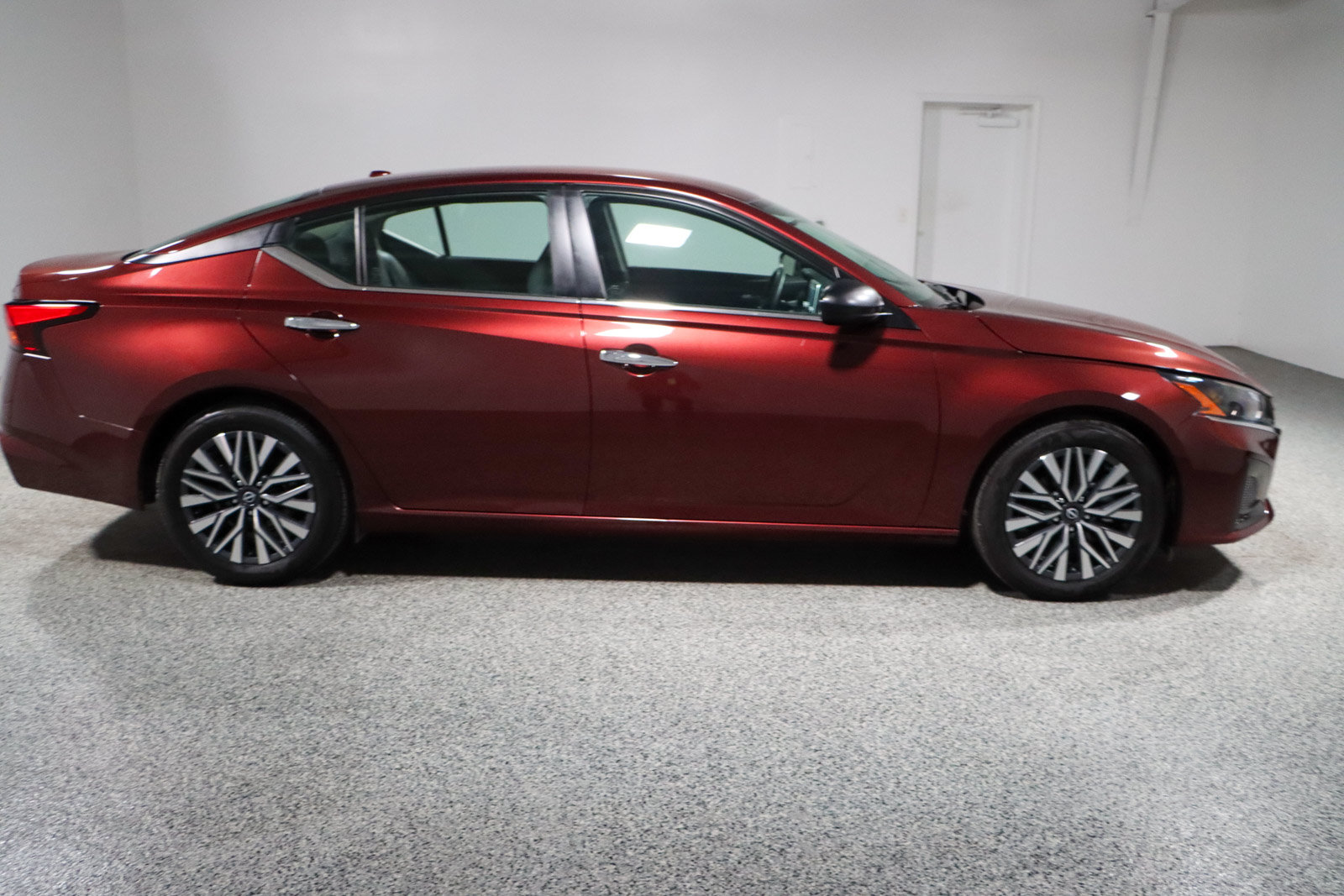 Used 2024 Nissan Altima 2.5 SV FWD image 6