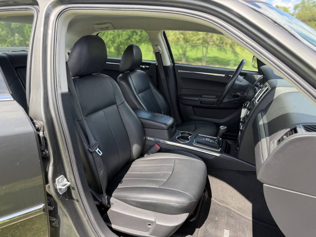 Used 2009 Chrysler 300 Touring RWD image 30