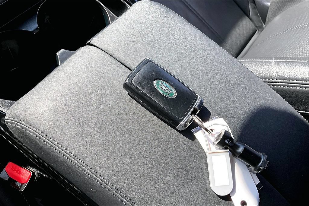 Used 2025 Land Rover Range Rover Velar Dynamic SE AWD/4WD image 14