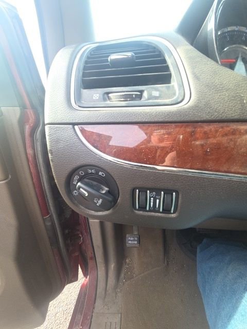 Used 2013 Chrysler Town & Country Touring image 19