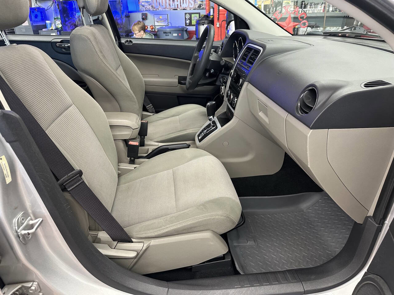 Used 2010 Dodge Caliber Mainstreet image 34