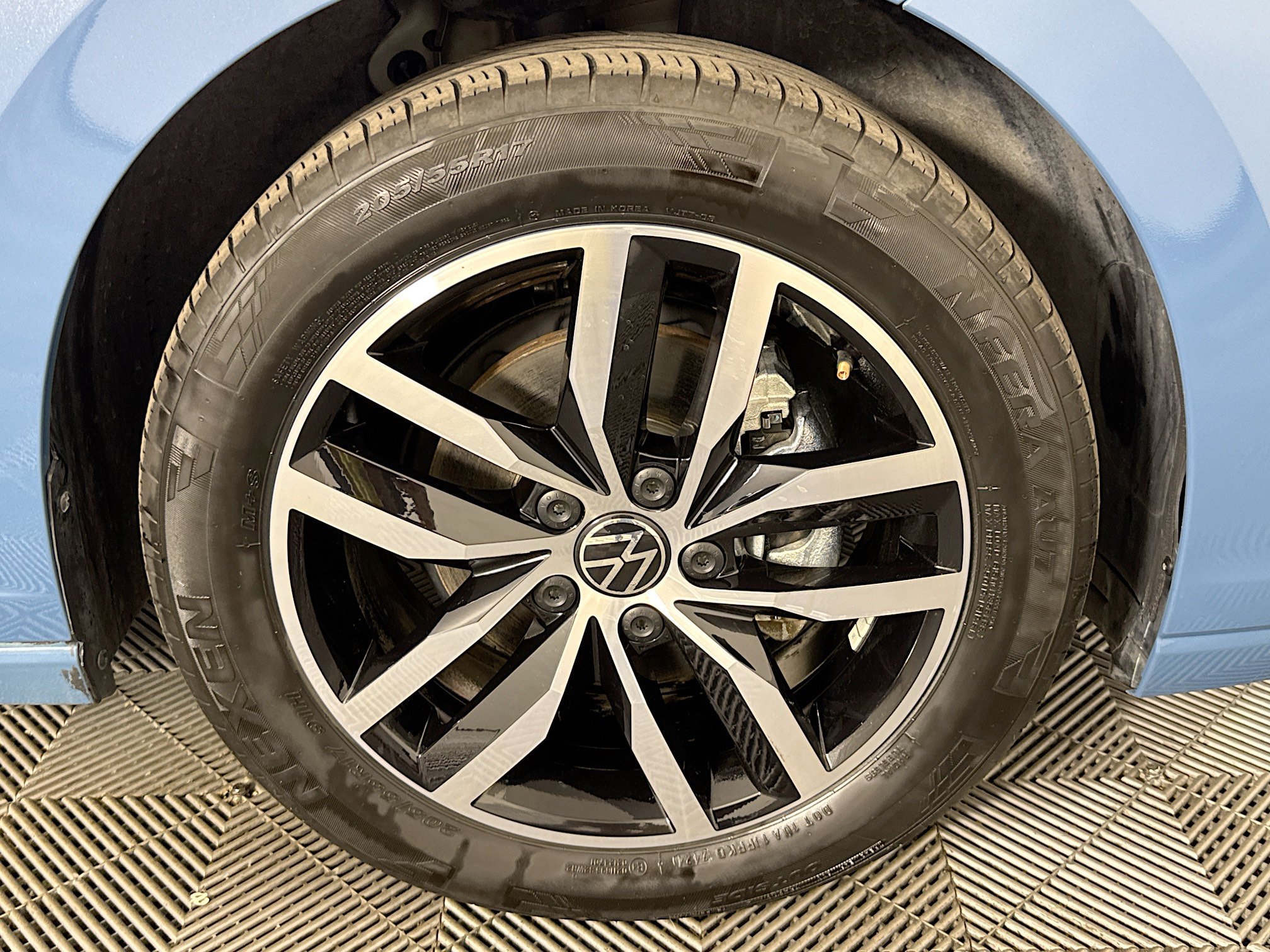 Used 2025 Volkswagen Jetta SE FWD image 31