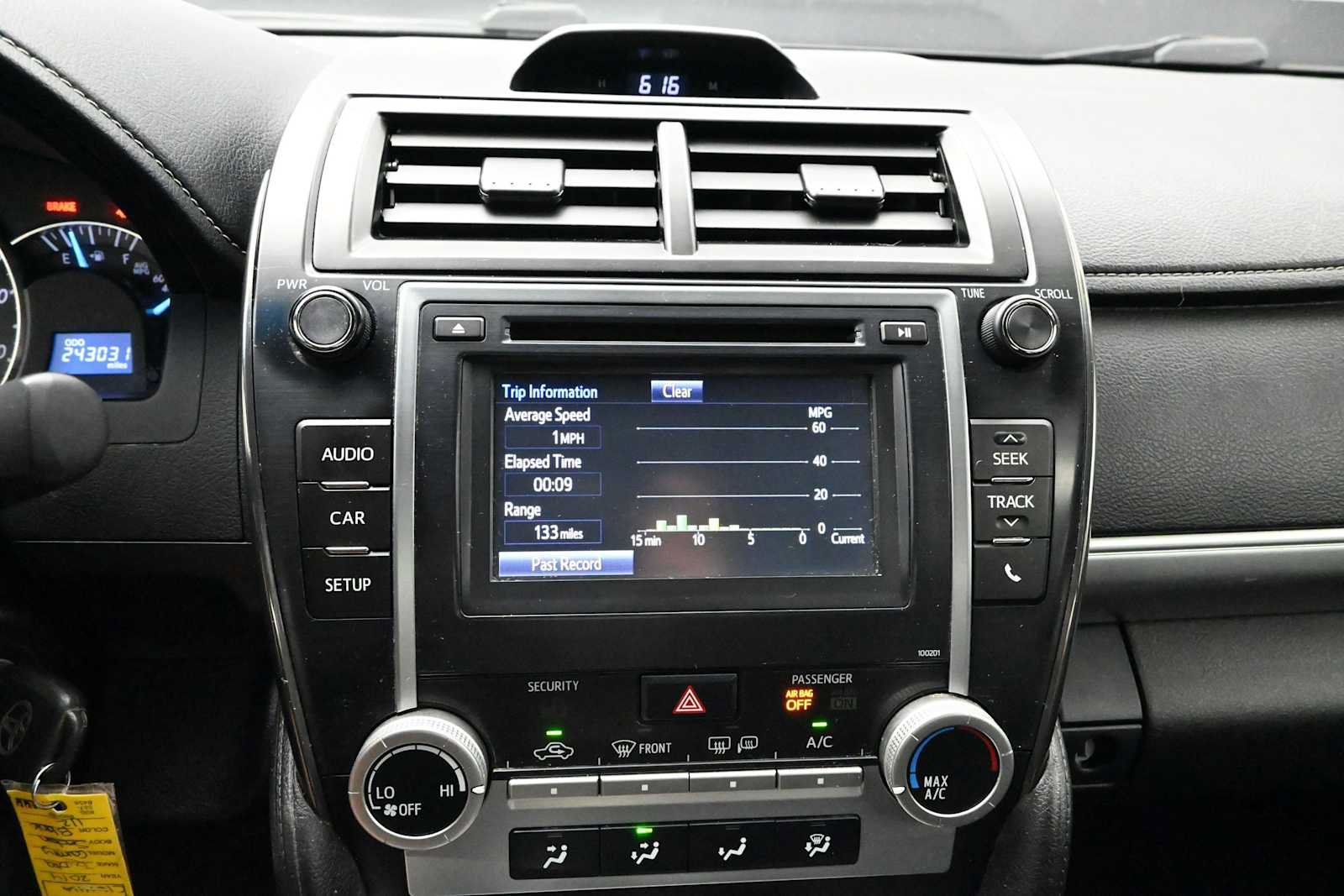 Used 2014 Toyota Camry SE FWD image 17